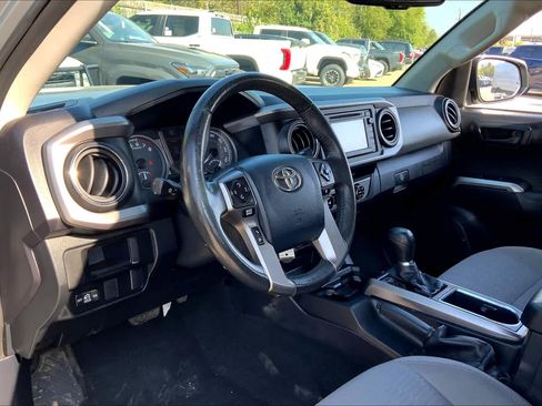Used 2017 Toyota Tacoma SR5 w/ Tow Package RWD image 17