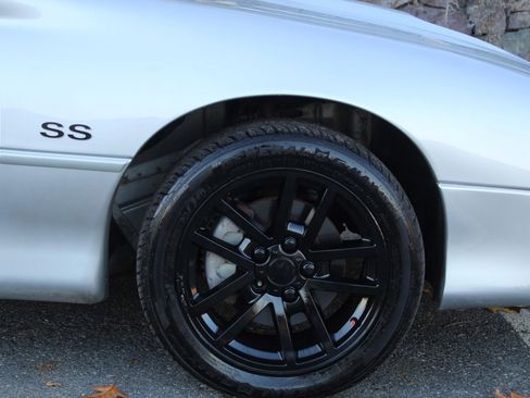 Used 2000 Chevrolet Camaro Z28 w/ SS Performance/Appearance Pkg image 26