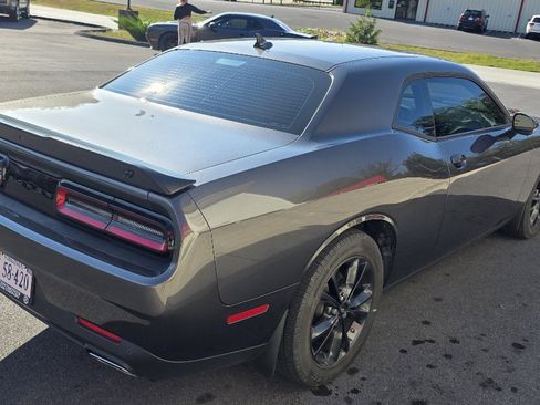 Used 2022 Dodge Challenger SXT w/ Driver Convenience Group image 5