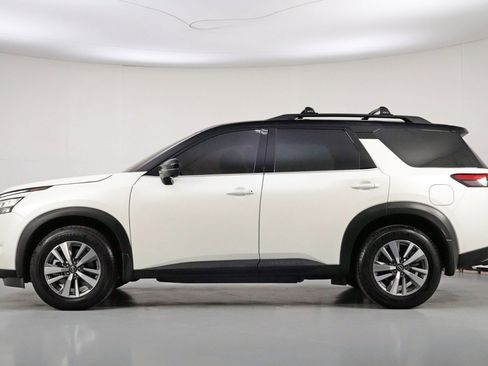 Used 2023 Nissan Pathfinder SL image 8