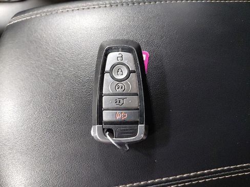 Used 2024 Ford Edge Titanium AWD/4WD image 30