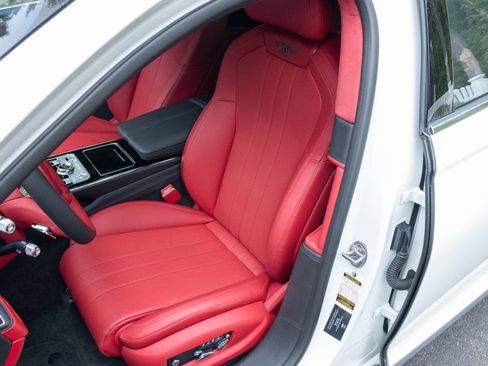 Used 2024 Bentley Flying Spur V8 AWD/4WD image 2