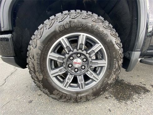 Certified 2024 GMC Sierra 1500 AT4 w/ Technology Package image 10