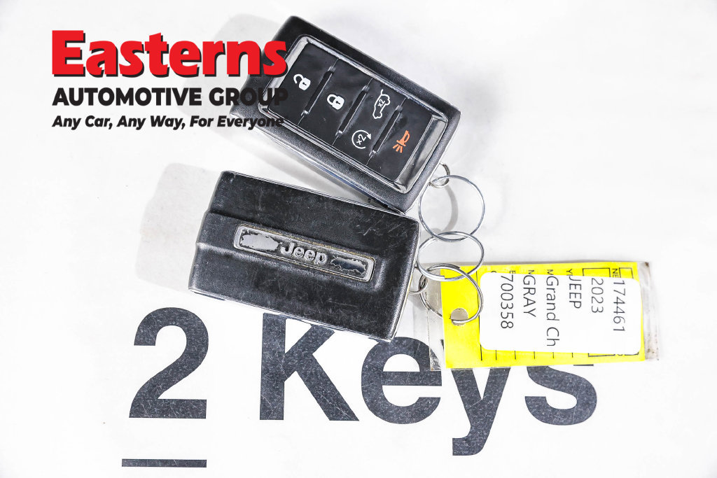 Used 2023 Jeep Grand Cherokee Limited AWD/4WD image 7