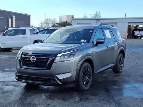 Used 2025 Nissan Pathfinder SV AWD/4WD image 2