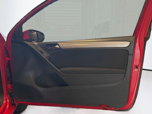 Used 2012 Volkswagen Golf 2-Door FWD image 27