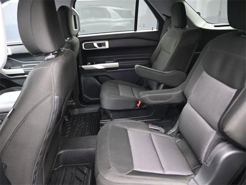 Used 2023 Ford Explorer XLT image 10