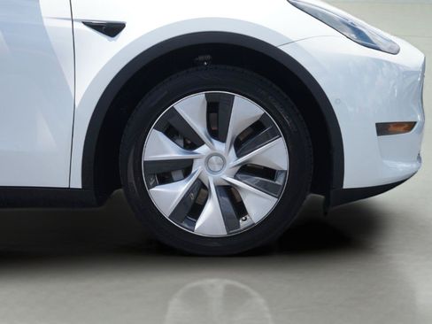 Used 2021 Tesla Model Y Long Range AWD/4WD image 4