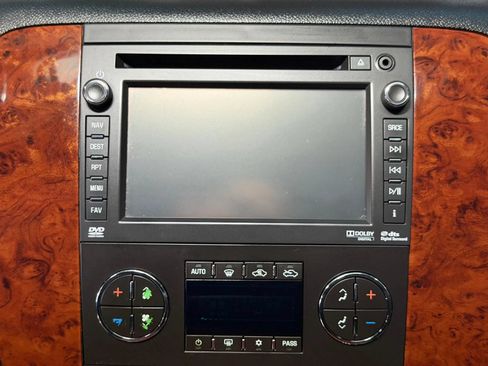Used 2013 Chevrolet Avalanche LTZ RWD image 36