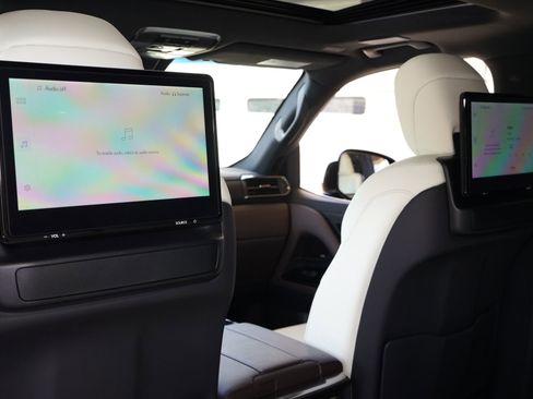 Used 2023 Lexus LX 600 4WD w/ Accessory Package (Z1) image 23