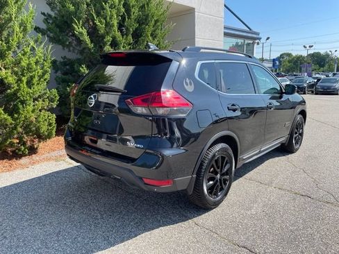 Used 2017 Nissan Rogue SV AWD/4WD image 3