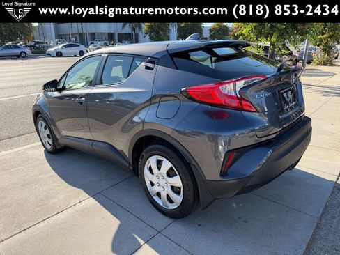 Used 2019 Toyota C-HR LE FWD image 5