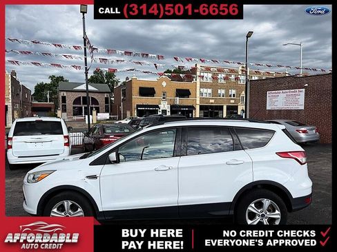 Used 2015 Ford Escape SE w/ Equipment Group 201A AWD/4WD image 2