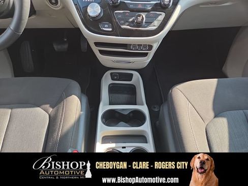 Used 2023 Chrysler Voyager LX FWD image 20