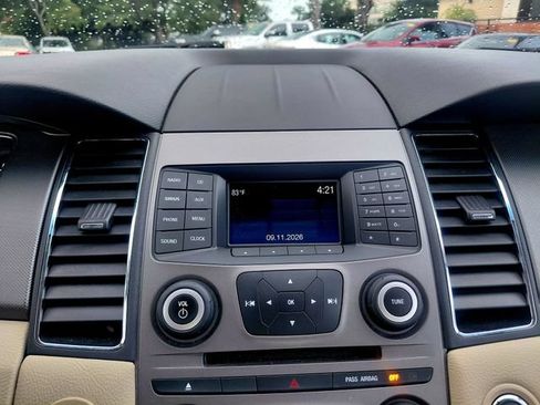 Used 2018 Ford Taurus SE FWD image 23