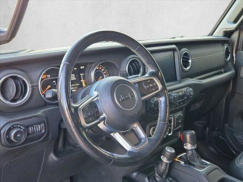 Used 2019 Jeep Wrangler Unlimited Sahara AWD/4WD image 10