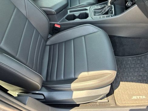 Used 2024 Volkswagen Jetta SE FWD image 35