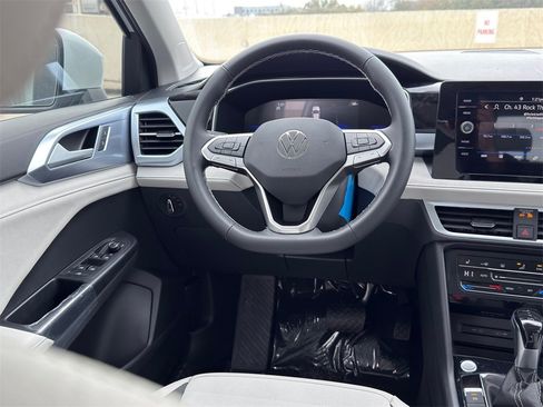 New 2026 Volkswagen Taos SE image 24