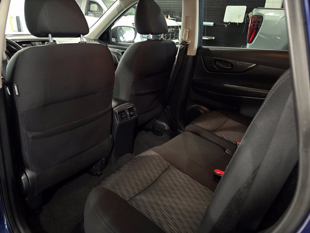 Used 2020 Nissan Rogue S FWD image 28