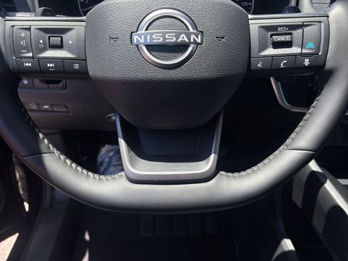 Used 2025 Nissan Rogue SV FWD image 30