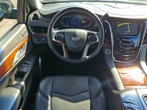 Used 2018 Cadillac Escalade Premium Luxury AWD/4WD image 13