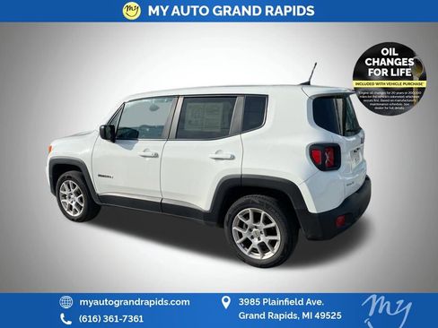 Used 2023 Jeep Renegade Latitude AWD/4WD image 9