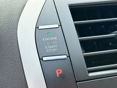 Used 2013 Lincoln MKZ image 8