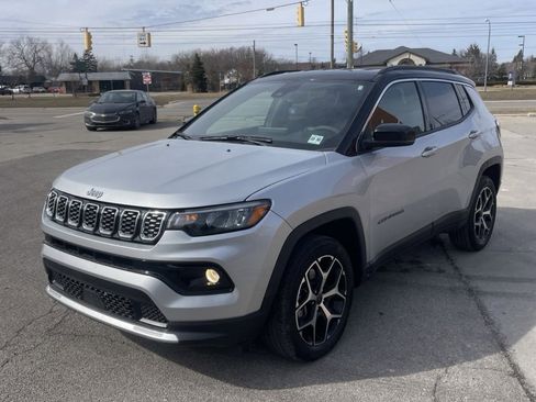 Used 2025 Jeep Compass Limited image 3