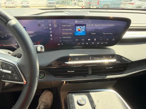 Used 2025 Buick Enclave Preferred w/ Super Cruise Package AWD/4WD image 9
