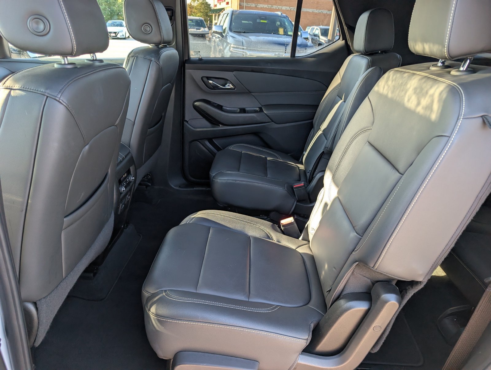 Used 2023 Chevrolet Traverse LT w/ LT Premium Package AWD/4WD image 18