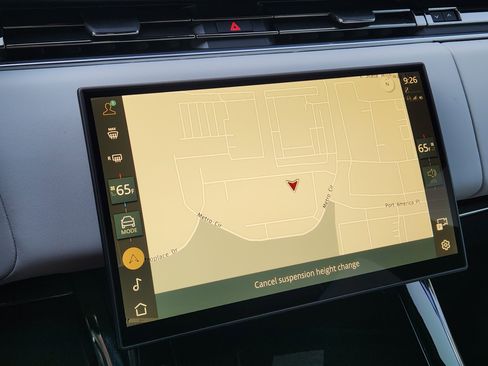 Certified 2025 Land Rover Range Rover Sport SE image 17