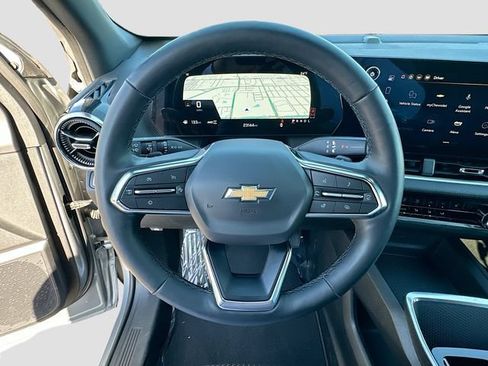 Used 2025 Chevrolet Equinox LT AWD/4WD image 11