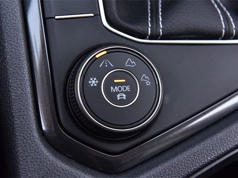 Certified 2023 Volkswagen Tiguan SE image 17