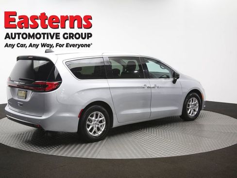 Used 2024 Chrysler Pacifica Touring-L FWD image 43