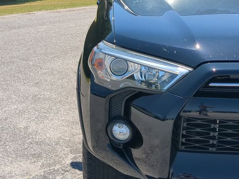 Used 2020 Toyota 4Runner SR5 Premium w/ Moonroof Package RWD image 8