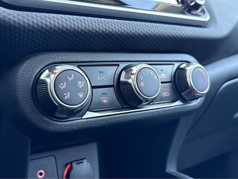 Used 2025 Nissan Kicks Play S image 8