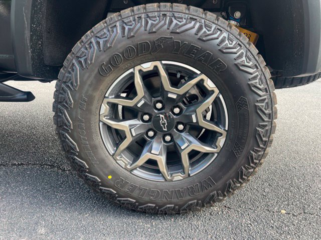 New 2026 Chevrolet Colorado ZR2 w/ Off-Road Front Bumper Package AWD/4WD image 23