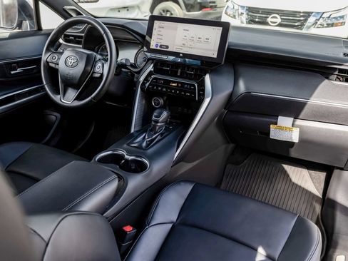 Used 2024 Toyota Venza XLE AWD/4WD image 36