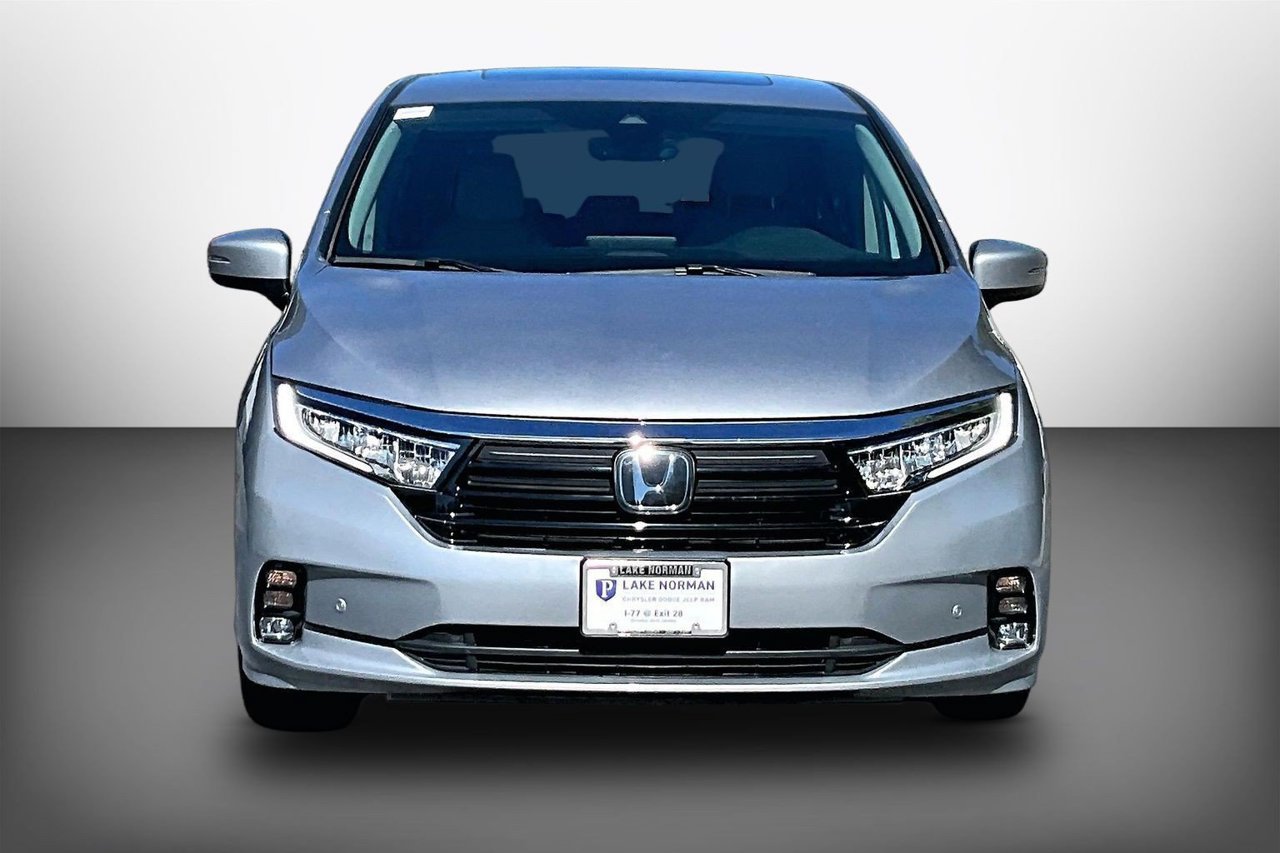 Used 2024 Honda Odyssey Touring image 3