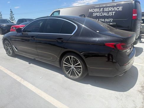 Used 2021 BMW 530e w/ Convenience Package RWD image 4