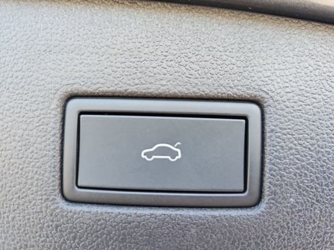 Used 2024 Volkswagen Tiguan SE R-Line image 14