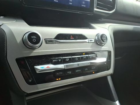 Used 2023 Ford Explorer XLT w/ Equipment Group 202A AWD/4WD image 20