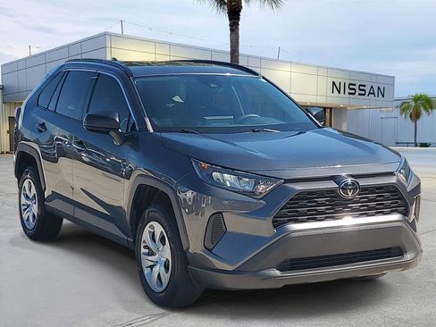 Used 2019 Toyota RAV4 LE FWD image 8