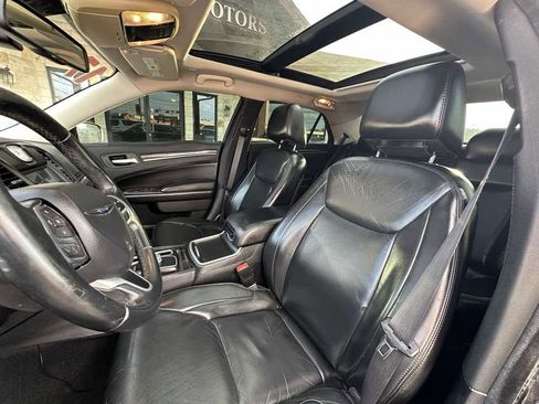 Used 2017 Chrysler 300 Limited w/ Value Package image 9