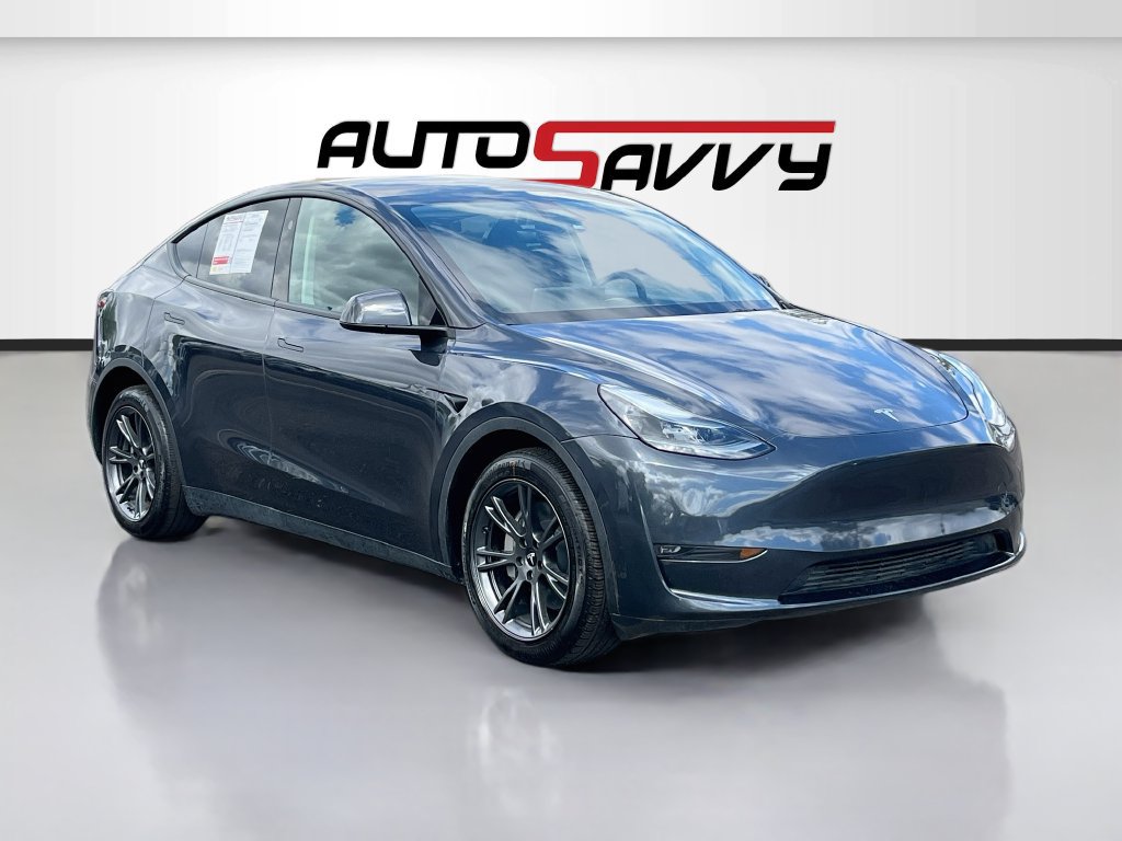 Used 2025 Tesla Model Y Long Range RWD image 1