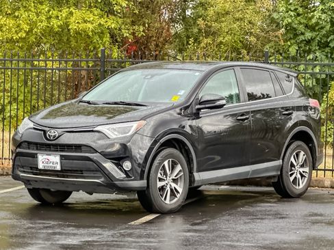 Used 2018 Toyota RAV4 XLE FWD image 7