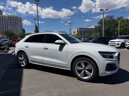 Used 2023 Audi Q8 Premium w/ Convenience Package AWD/4WD image 4