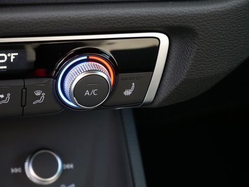 Used 2025 Audi Q3 2.0T Premium w/ Convenience Package image 30