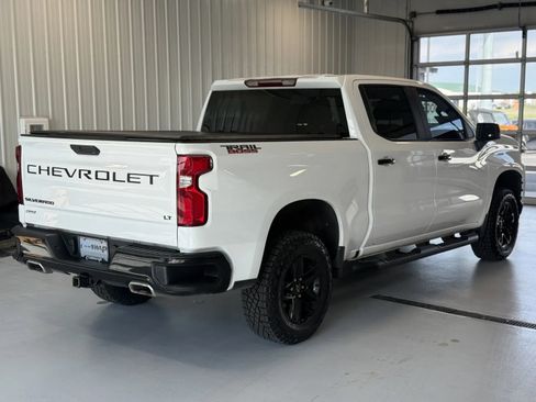Used 2022 Chevrolet Silverado 1500 LT Trail Boss w/ LPO, Dark Essentials Package AWD/4WD image 3
