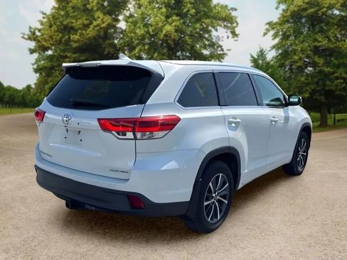 Used 2018 Toyota Highlander XLE w/ Carpet Mat Package (TMS) image 8